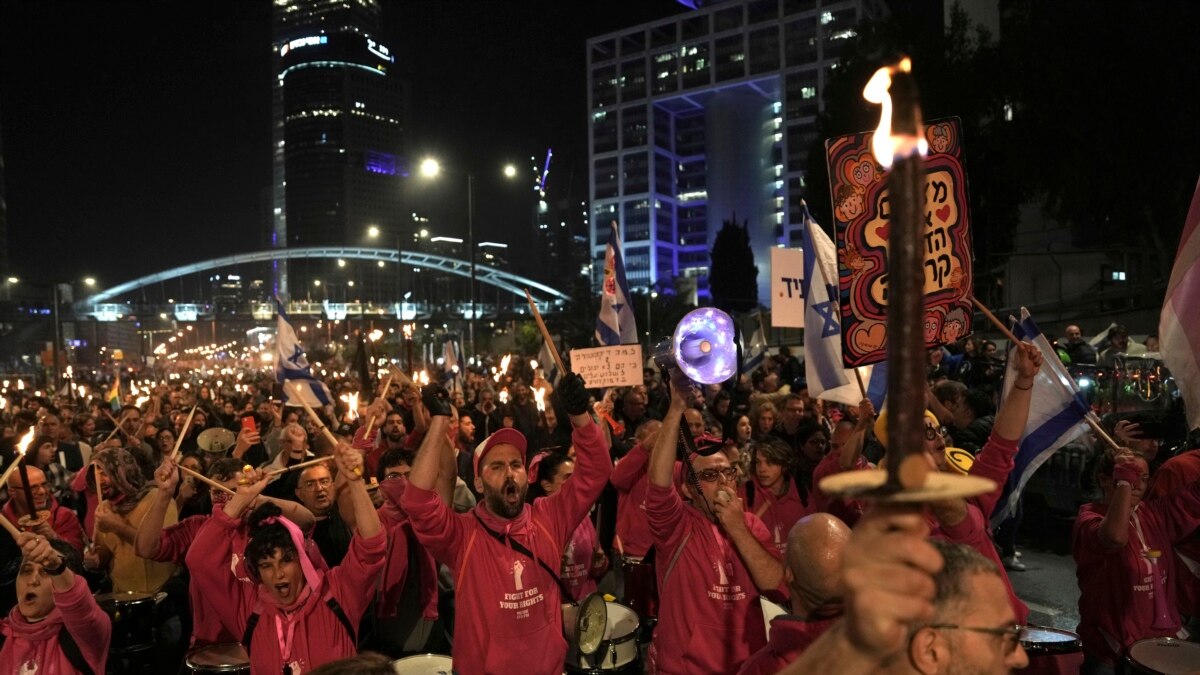 Israelis Flood Streets, Say New Government's Plans Threaten Democracy - Vimarsana News