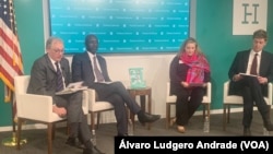 Rafael Marques(segundo da esquerda), investigador angolano, em conferência no Hudson Institute, Washington, Estados Unidos, 7 Fevereiro 2023