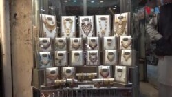 پاکستان کې که د ډالر بیعه راښکته هم شي، ولې د سرو زرو بیعه نه راکمیږي؟ 