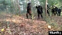 রোহিঙ্গা ক্যাম্পে এ অভিযানে র‍্যাব-১৫ এর একটি দল 