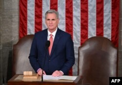 El presidente de la Cámara de Representantes de los EEUU, Kevin McCarthy, llega para el discurso sobre el estado de la Unión del presidente Joe Biden, en el Capitolio en Washington, D.C., el 7 de febrero de 2023.