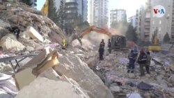 Trabajos de rescate en la ciudad de Adana, afectada por el terremoto