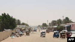 ARCHIVES - Circulation routière à Faya-Largeau, dans le nord du Tchad, le 2 juin 2022.