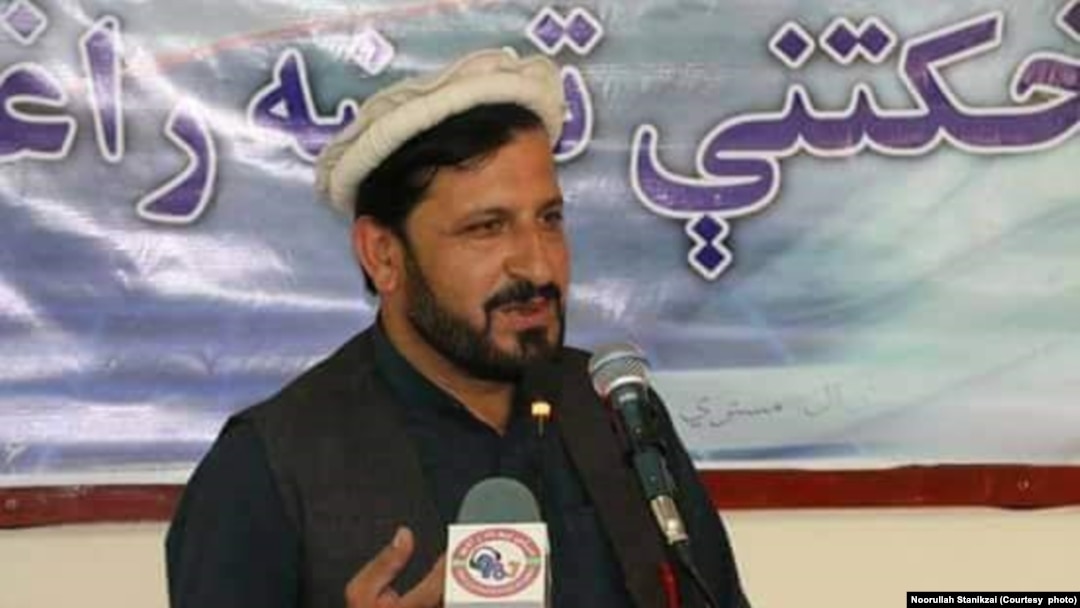 لوګر کې د زینت اېف اېم خصوصي رېډیو مشر نور الله ستانکزی د دې رېډیو د آینده په اړه غیریقیني ښکاري
