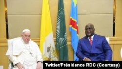 Pope Francis (L) met with president Felix Tshisekedi (D) at he State Palace, Kinshasa, Jan. 31 2023. (Twitter/DRC Presidency)