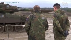 Almanya Savunma Bakanı’ndan Leopard Tankları Ziyareti
