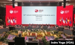 Pembukaan 32nd ASEAN Coordinating Council Meeting, Jumat (3/2) di Sekretariat ASEAN, Jakarta yang dihadiri oleh para menteri luar negeri anggota ASEAN tanpa kehadiran perwakilan Myanmar. Timor Leste hadir sebagai pengamat acara tersebut. (VOA/Indra Yoga)