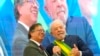 El presidente Luiz Inácio Lula da Silva, a la derecha, posa para una foto con el presidente de Colombia, Gustavo Petro, después de que prestó juramento como nuevo presidente en el Palacio del Planalto, en Brasilia, Brasil, el 1 de enero de 2019.