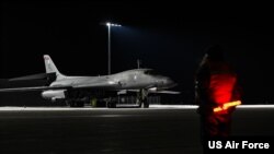 미 태평양공군사령부는 사우스다코타주 엘스워스 공군기지의 제34 원정폭격비행대대 소속 B-1B 전략폭격기가 괌 앤더슨 공군기지에 도착했다며 3일 사진을 공개했다.