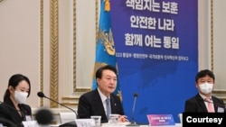 윤석열 한국 대통령이 27일 청와대 영빈관에서 열린 2023년 통일부·행정안전부·국가보훈처·인사혁신처 업무보고에서 발언하고 있다. 사진 = 대한민국 대통령실.