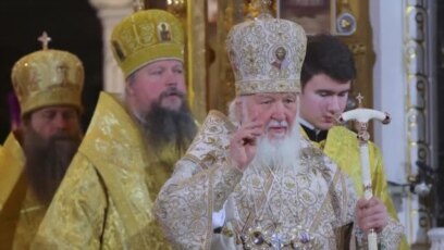 Qisqa liboslarda ajoyib kokraklar bilan porno