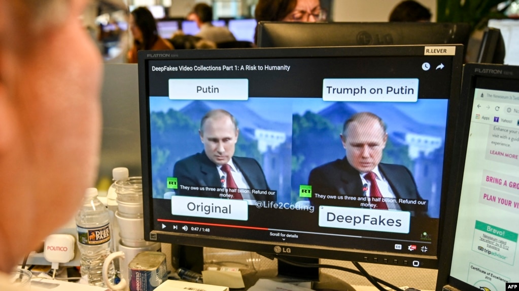 ARCHIVO - Un periodista de la AFP mira un video manipulado con inteligencia artificial para potencialmente engañar a los espectadores, o "deepfake", en su escritorio en Washington, DC, el 25 de enero de 2019.