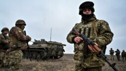 Pasukan Ukraina sedang melakukan latihan militer di wilayah Zaporizhzhia, Ukraina, 23 Januari 2023. (Foto: Reuters)