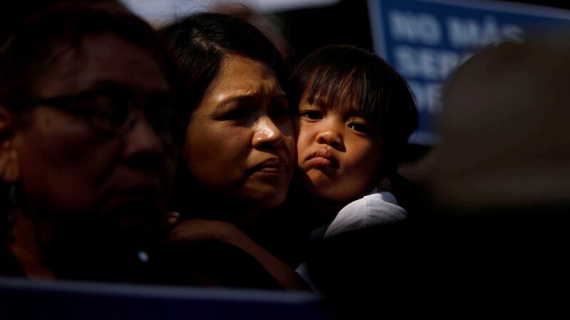 Cerca de 1.000 niños migrantes separados por Trump aún no se han reunido con sus padres