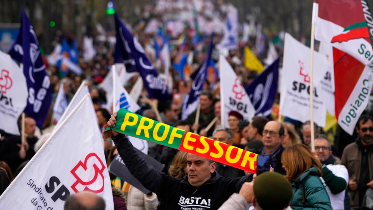 Professores de Portugal protestam contra inflação e insatisfação no trabalho