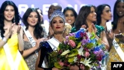 Miss USA R'Bonney Gabriel (C) celebrates after winning the 71st Miss Universe competition at the New Orleans Ernest N. Morial Convention Center in New Orleans, Louisiana, Jan. 14, 2023.