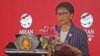 Menteri Luar Negeri RI, Retno Marsudi, membacakan hasil pertemuan 32nd ASEAN Coordinating Council Meeting kepada wartawan di Jakarta pada 3 Februari 2023. (VOA/Indra Yoga)