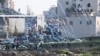 Pasukan Israel menembakan gas air mata untuk membubarkan demonstran asal Palestina yang memprotes pendudukan wilayah Tepi Barat dalam aksi di Kota Ramallah, Tepi Barat, pada 26 Januari 2023. (Foto: AFP/Ahmad Gharabli)