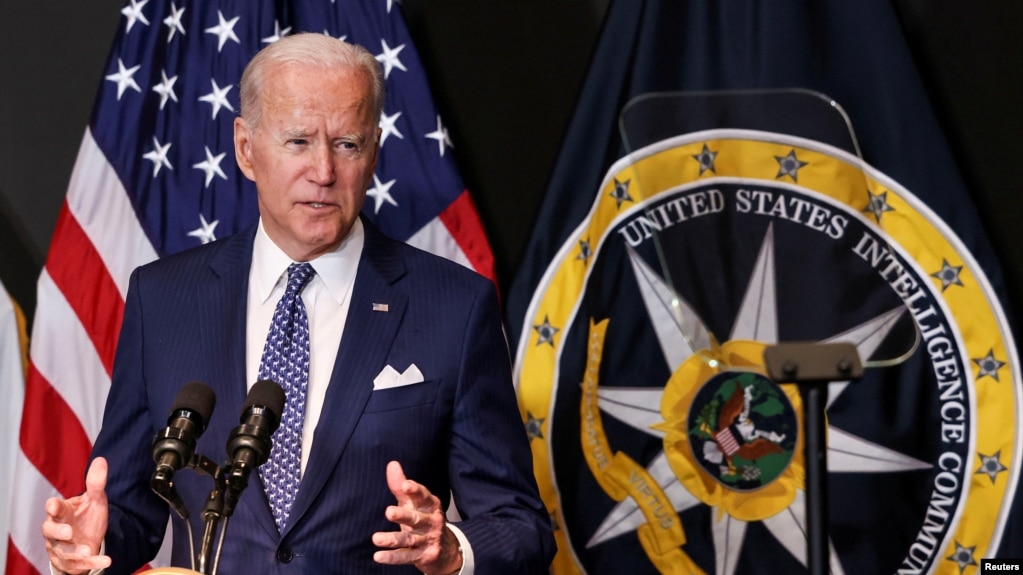 El presidente de Estados Unidos, Joe Biden, pronuncia un discurso durante su visita a la Oficina del Director de Inteligencia Nacional en McLean, Virginia, EEUU, el 27 de julio de 2021.