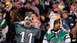 Los espectadores reaccionan después del partido de fútbol americano de la NFL por el Campeonato de la NFC entre los Philadelphia Eagles y los San Francisco 49ers el 29 de enero de 2023.