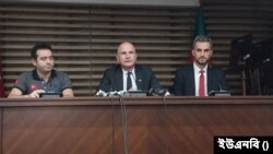 বাংলাদেশে নিযুক্ত তুরস্কের রাষ্ট্রদূত মুস্তাফা ওসমান তুরান বৃহস্পতিবার (৯ ফেব্রুয়ারি) বিকেলে ঢাকায় তাঁর দপ্তরে সংবাদ সম্মেলন করেন।
