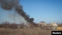 Một ngôi nhà bị cháy sau cuộc tấn công của quân đội Nga vào thành phố Vuhledar, vùng Donetsk, Ukraine, vào ngày 27/1/2023.