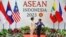 Menlu Retno Marsudi menyambut Menlu Timor Leste Adaljiza Magno dalam pertemuan tingkat menteri luar negeri ASEAN ke-32 di Sekretariat ASEAN di Jakarta, 3 Februari 2023. (Foto: REUTERS/Willy Kurniawan)