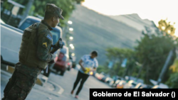 The entrance to La Campanera remains guarded. [Fotografía gobierno de El Salvador]