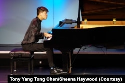 Tony Yang Tong Chen studied piano at the Eastman School of Music.