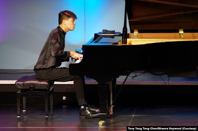 Tony Yang Tong Chen studied piano at the Eastman School of Music.