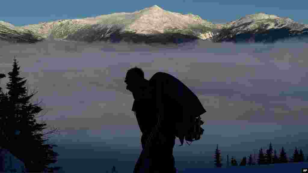 راب کینی، کوهنورد امریکایی در ارتفاع ۱۷۶۵ متری کوه وایلد کت &nbsp;