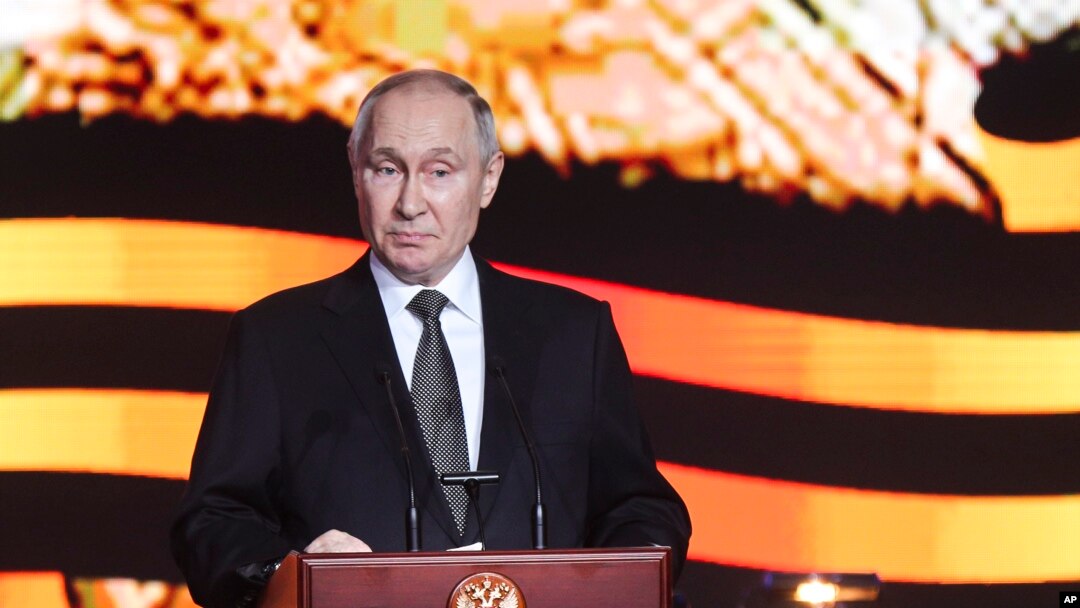 Presiden Rusia Vladimir Putin menyampaikan pidato dalam acara peringatan 80 tahun kemenangan Uni Soviet dalam pertempuran Stalingrad di Volgograd, Rusia,pada 2 Februari 2023. (Foto: AP)