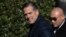 Hunter Biden tampak berjalan di area Halaman Selatan Gedung Putih di Washington, pada 21 November 2022. (Foto: AP/Carolyn Kaster)