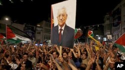 People attend a public screening of Palestinian President Mahmoud Abbas' speech to the U.N. in Ramallah , Sept. 23, 2011.