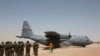 Um avião C-130 da Força Aérea dos EUA durante o exercício militar Flintlock 2014 em Diffa, Níger, 8 de março de 2014.
