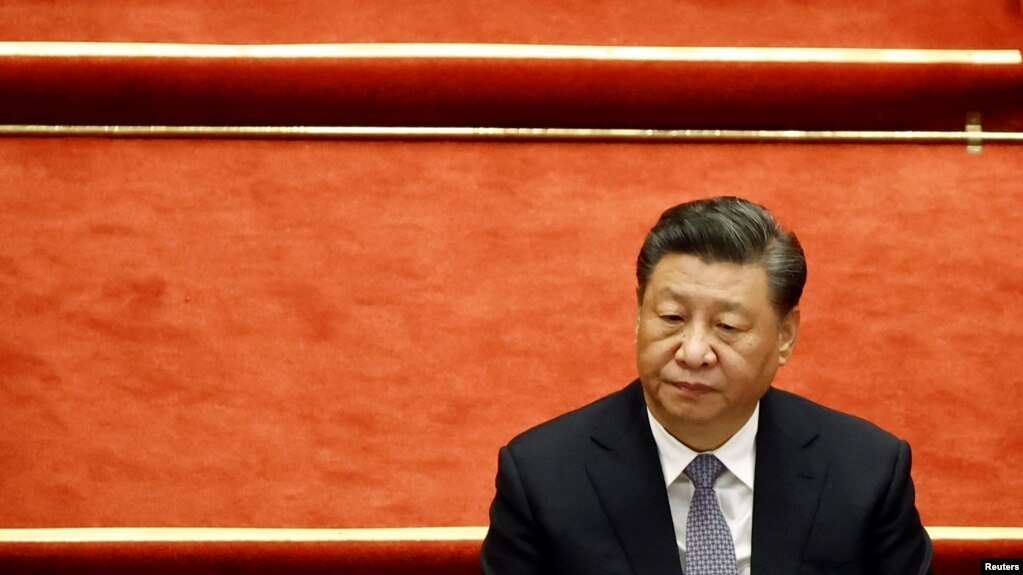 中国领导人习近平在北京人大会堂举行的全国政协十三届五次会议开幕式上。（2022年3月4日）(photo:VOA)