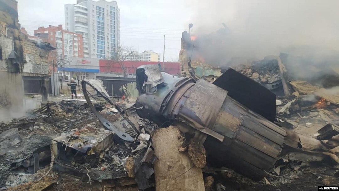 Posledice ruskih napada u Černihivu (Foto: Press service of the State Emergency Service of Ukraine/Handout via REUTERS )