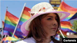 Bianka Rodríguez durante una marcha pro derechos de la comunidad LGBTIQ+ en El Salvador. Foto: cortesía - ACNUR.