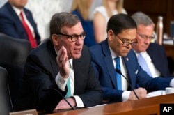 Senate Intelligence Committee Chairman Mark Warner, D-Va., left, and Sen. Marco Rubio, R-Fla., the ranking member, hold a hearing at the Capitol in Washington, March 10, 2022.