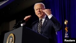 El presidente Joe Biden pronuncia un discurso en la Conferencia de Asuntos del Caucus Demócrata de la Cámara de Representantes en Filadelfia, Pensilvania, EE. UU., el 11 de marzo de 2022.