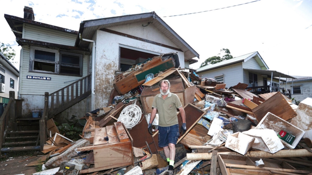 australia to declare east coast floods a national emergency