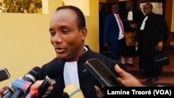 Me Prosper Farama, l’un des avocats de la partie civile, Ouagadougou le 5 mars 2022 (VOA/Lamine Traoré)