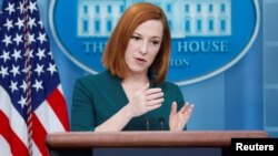 La secretaria de prensa de la Casa Blanca, Jen Psaki, ofrece una rueda de prensa el 10 de marzo de 2022 en Washington DC.