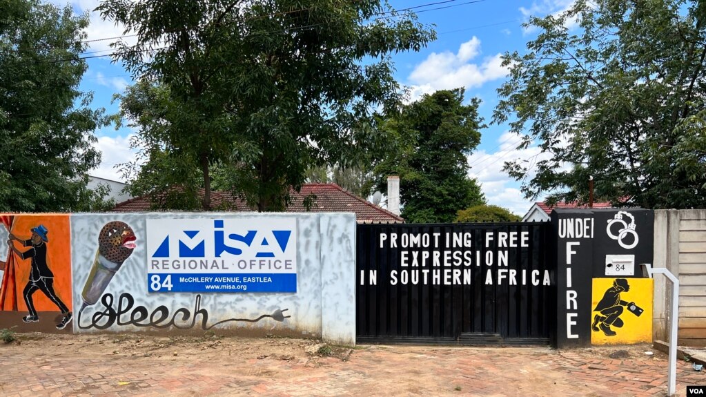 The Media Institute for Southern Africa (Harare, Feb. 27, 2022) is calling on the Zimbabwe government to ensure peace ahead of March 26 elections, following opposition rallies that have been marred by violence. (Columbus Mavhunga/VOA) 