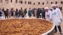 Տրիպոլիից 130 կիլոմետր հեռավորության վրա գտնվող Քասր ալ Հաջ քաղաքում խոհարարները պատրաստել են կուսկուսի հսկայական ափսե
