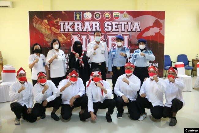 Delapan narapidana terorisme di Sumatra Utara yang berikrar setia kepada NKRI. Rabu 9 Maret 2022. (Courtesy: Humas Kemenkumham Sumut)