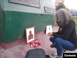 La fotoperiodista Ángeles García en la Vigilia que se realizó a Margarito Martínez, periodista asesinado en México, en enero. [Foto: Cortesía Ricardo Martinez]