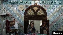 file - Women pray in a mosque in Rawalpindi, the neighbor city of Islamabad, Pakistan September 30, 2021.