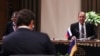 Ruski ministrar inostranih poslova Sergej Lavrov sedi nasuprot ukrajinskog šefa diplomatije Dimitrija Kulebe, tokom tipartitnog sastanka koji je organizovalo tursko Ministarstvo inostranih poslova, u Antaliji, Turska, 10. marta 2022. 