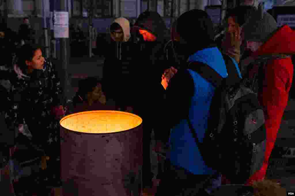 People try to warm up with fires at the Train station entrance in Lviv, March 5, 2022. (VOA/Yan Boechat)